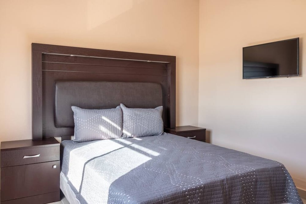 Apartment With Excellent In-town Location 2