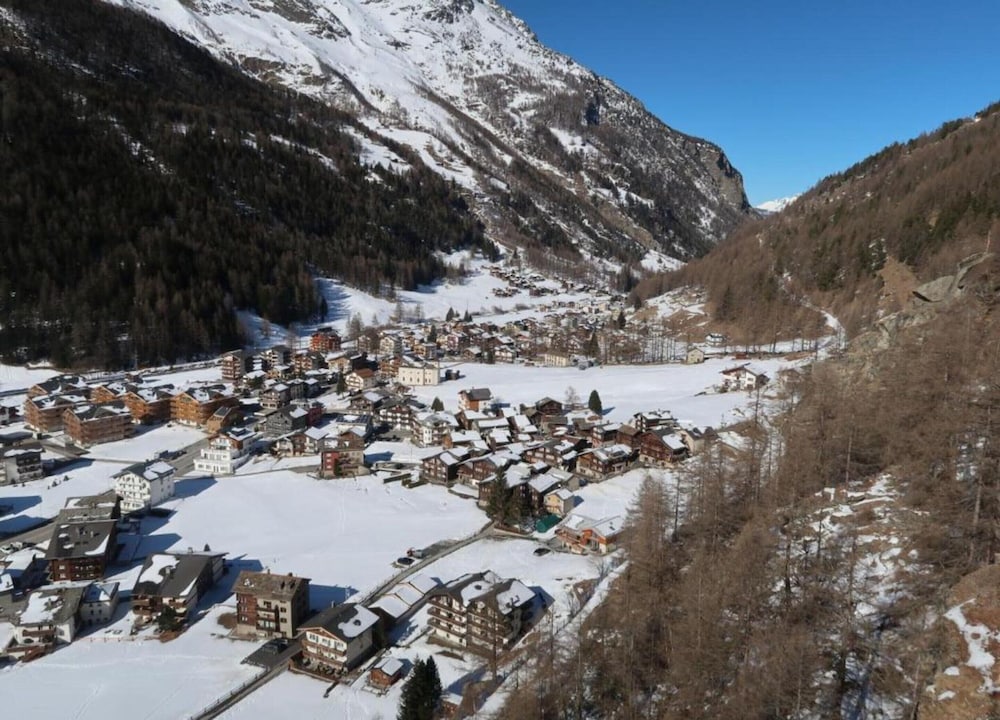 Mountain Stay With Balcony