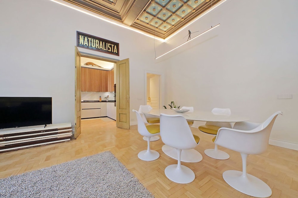 Rare Large and Elegant Rome Apartment in Prati Neighborhood Perfect for Families or Friends