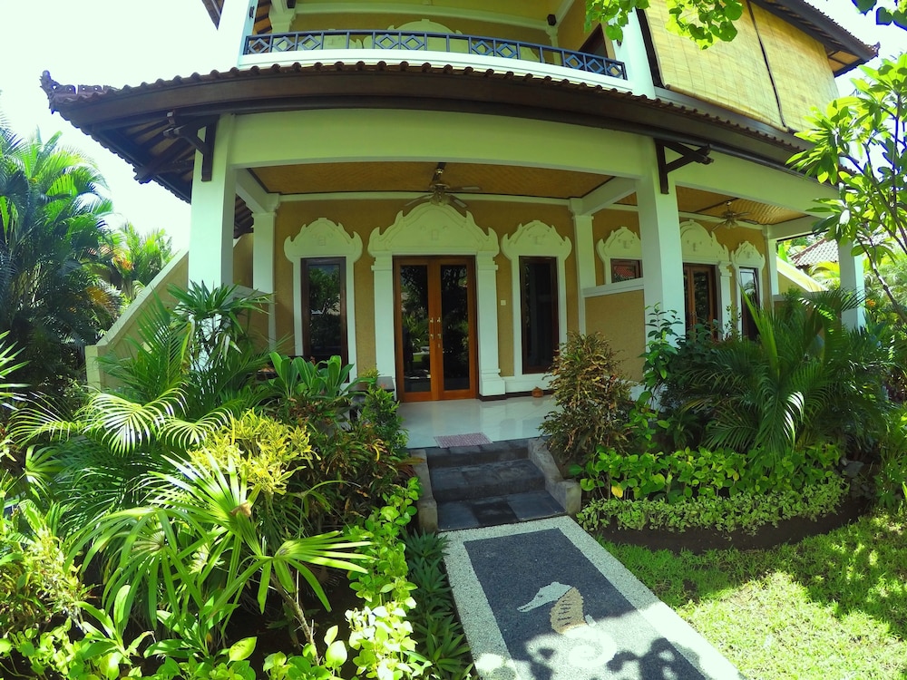 Man's Cottages and Spa