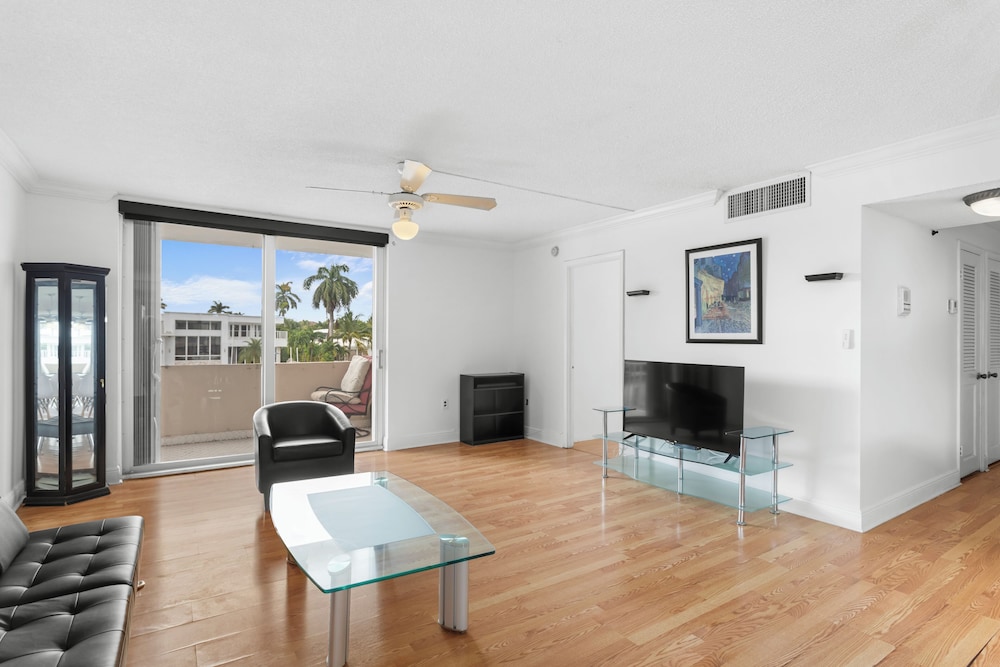 Bay Harbor Sunset Apt 2C