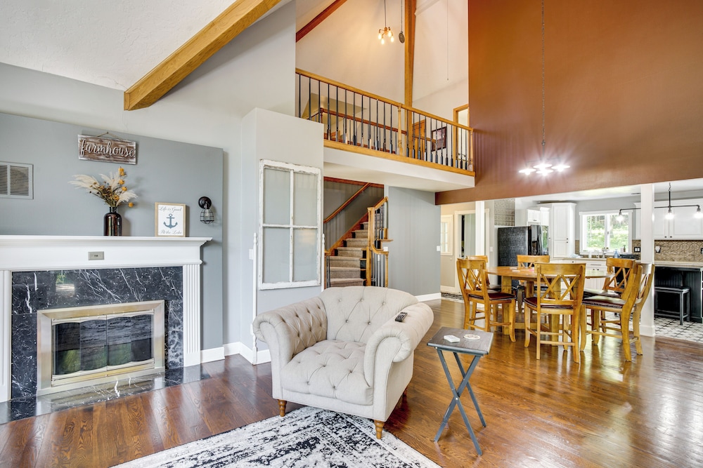 Spacious Family Villa w/ Decks in Chilton!