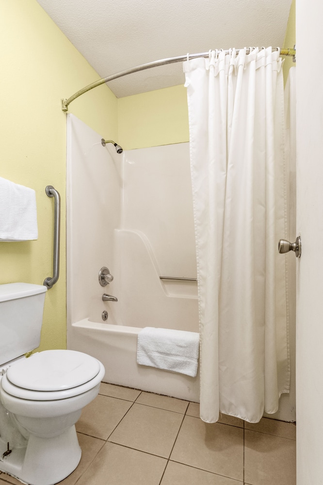 Budget Host Inn by Hotel O Portland near I-65