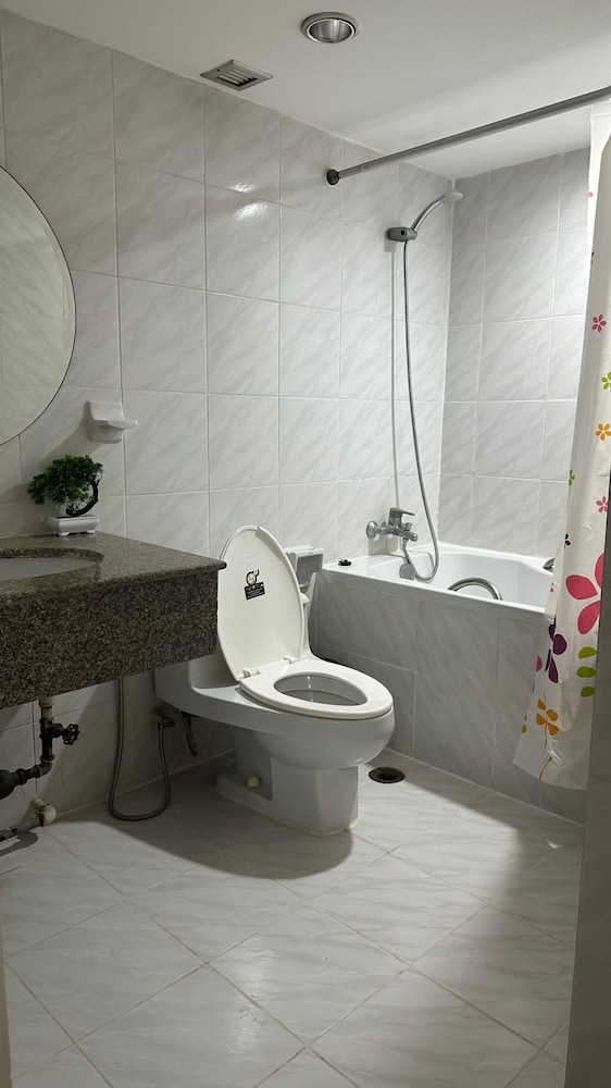 Omni Tower Sukhumvit Nana - Direct