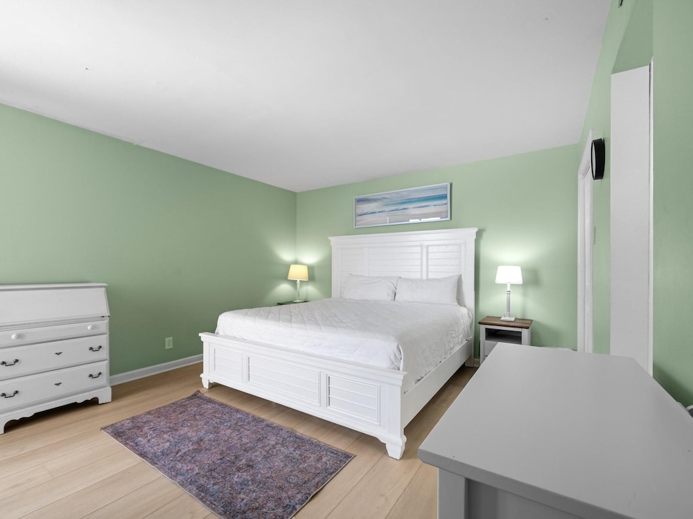 Windward 408 at Edgewater