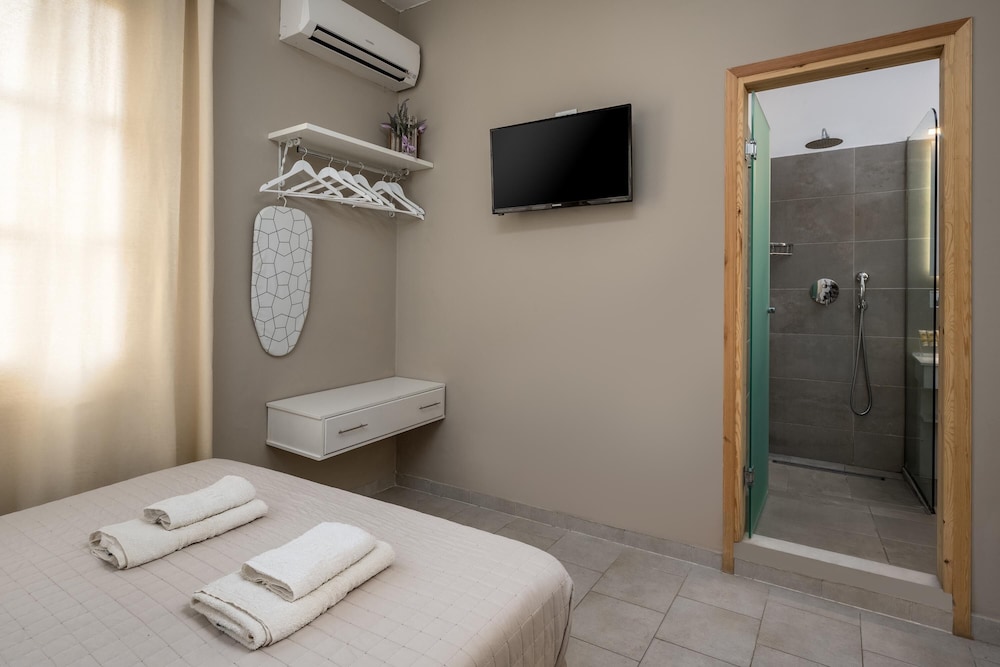Maravelias Rooms
