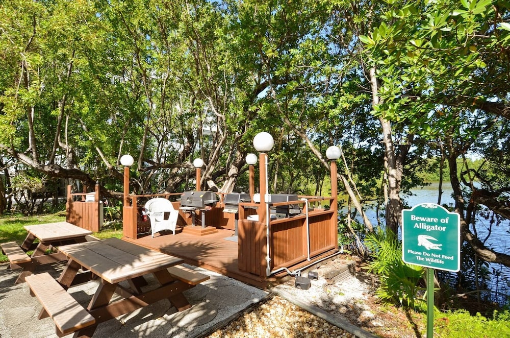 Dune Wind South by Avantstay Communal Pool & Hot Tub Gated Community Close to Smathers Beach Month Long Stays Only view 4
