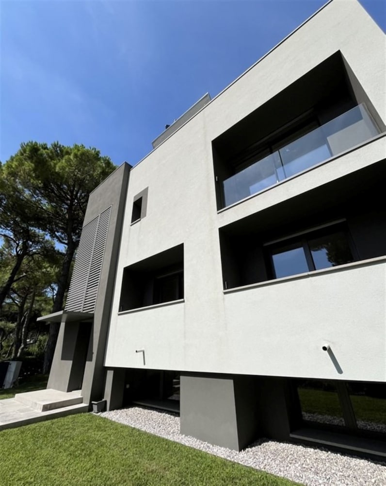 Spacious, Comfortable and Recently Renovated Single Villa in Lignano Riviera