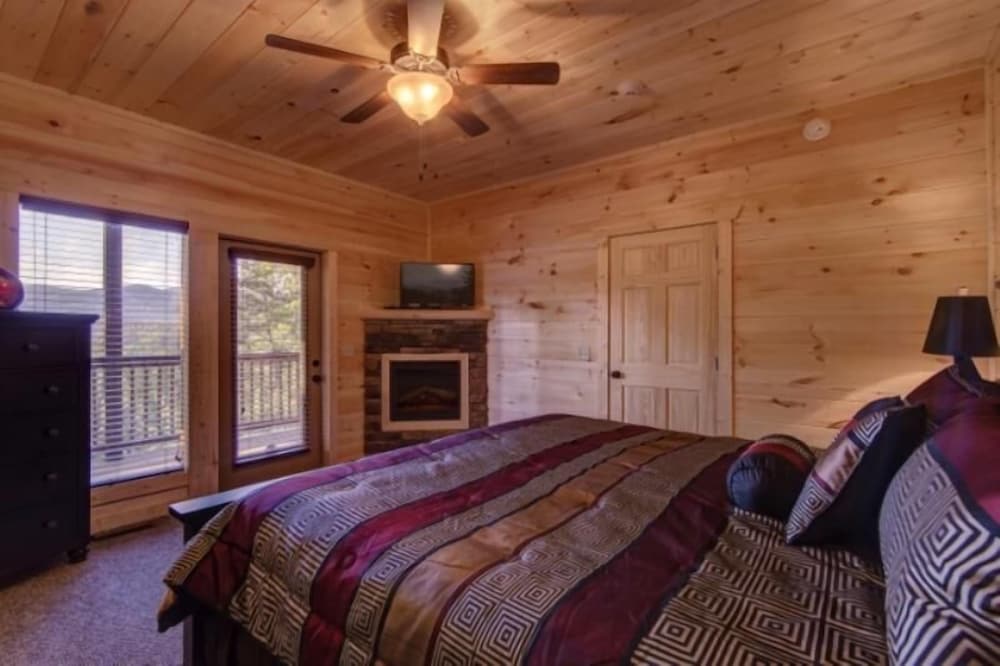 Mountain View Lodge - 9 Bedrooms, 9 Baths, Sleeps 40 Home