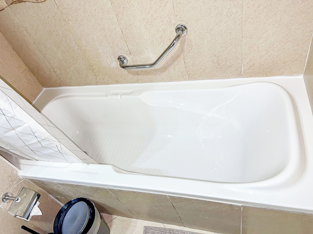 Cosmos Living 1 BR Suite Near Dubai Mari