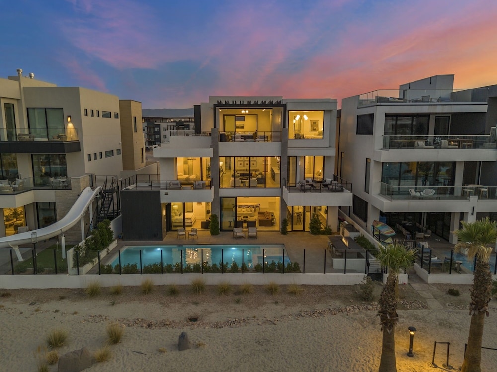 Luxury Beachside 7 Bedroom Home