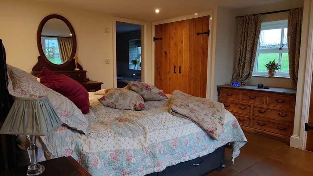 Inviting 1-bed Cottage in Preston view 4