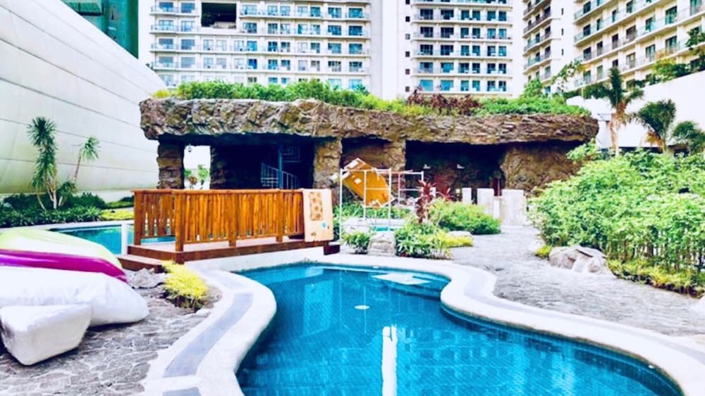 2 Bedroom Suite by Nezpril at Acqua Residence Manila