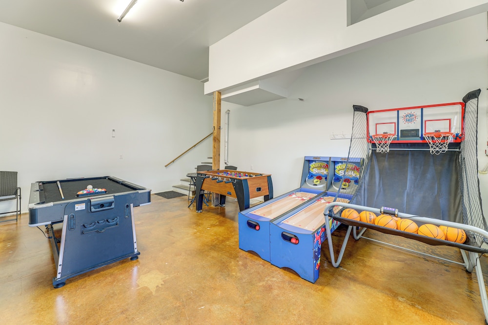 Group Friendly! Rockaway Beach Oasis w/ Game Room