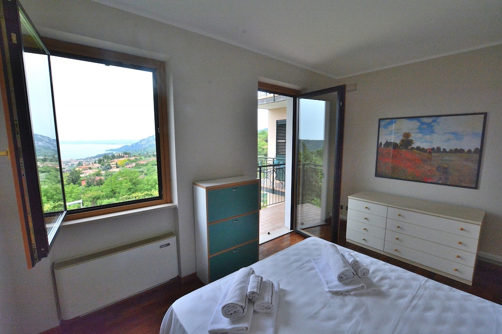 Apartment Montegolo Four With Pool And Lake View view 4