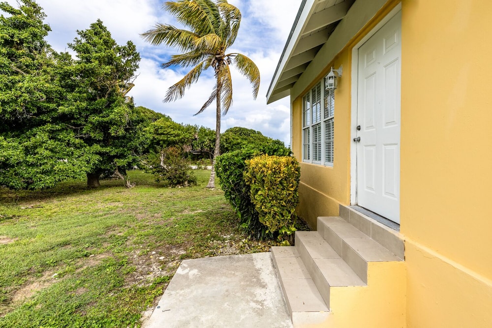 Tropical Bottle Creek Apts & Parking