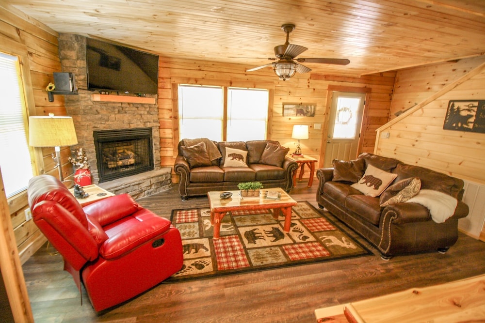 270 Black Bear 3 Bedroom Cabin by RedAwning view 5