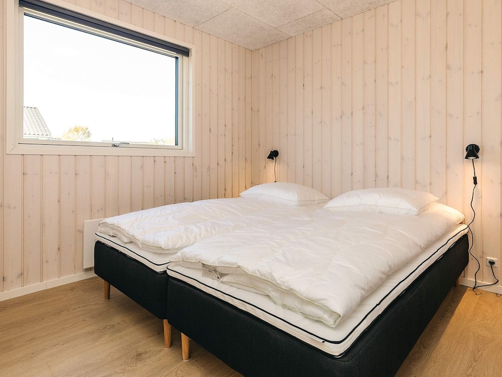 5 Star Holiday Home in Humble