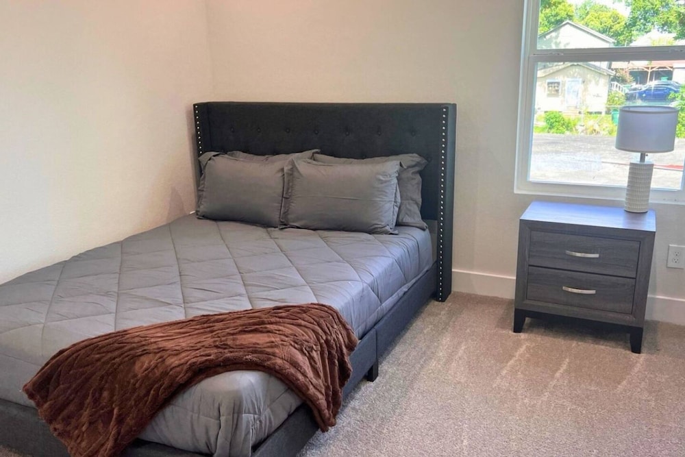 Gated 3BR Home 10 Mins Downtown