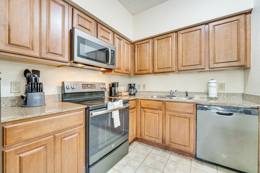 Floridays Resort Condo 11 Mi to Walt Disney World!