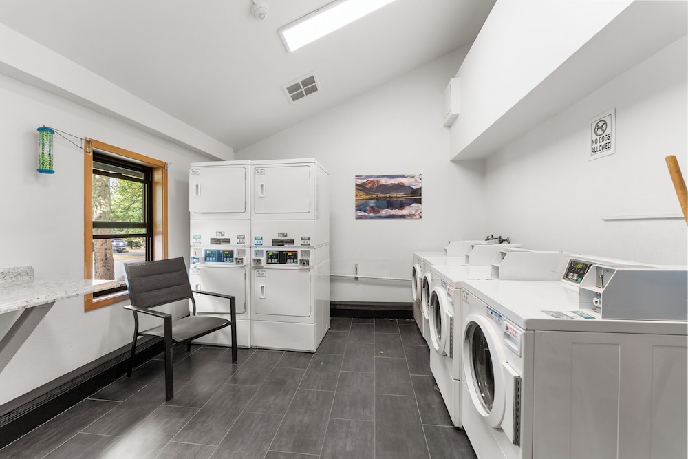 Mountain Side Condominiums 152, Building H