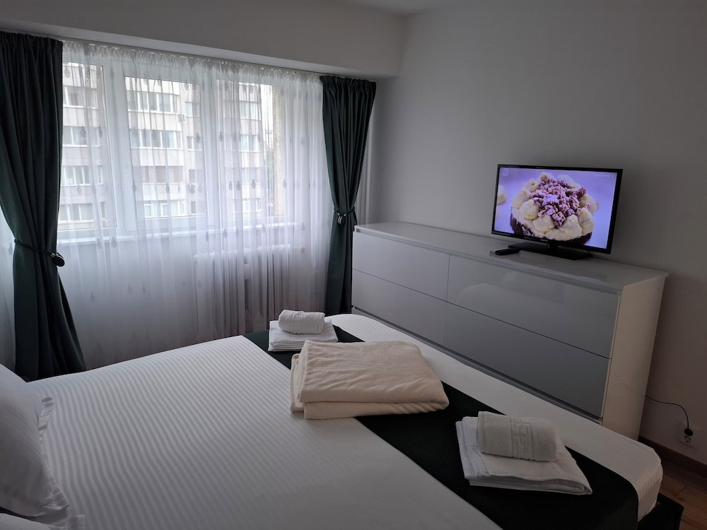 Apartment, 3 Rooms,nearby Piata Victoriei and Gara de Nord, Main Railwaystation