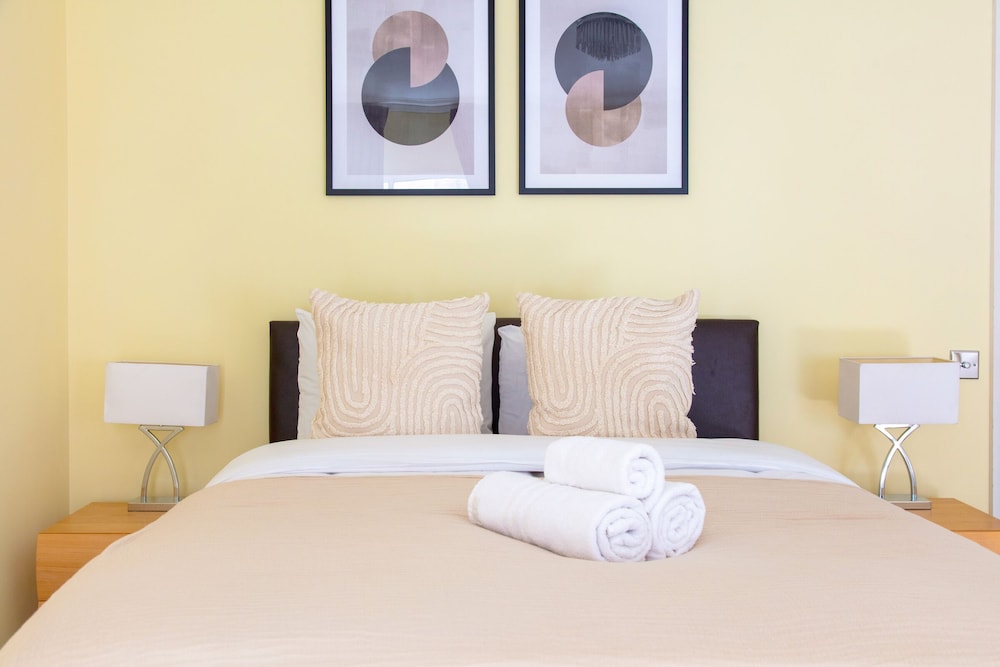 Elegant & Airy 2BR near Regents Park