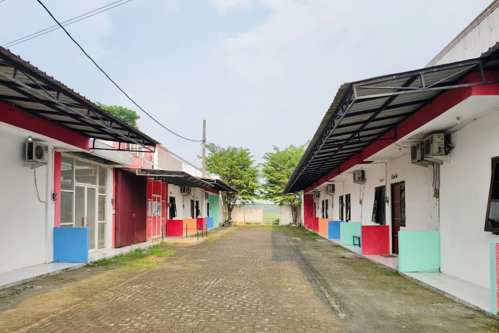 TwoSpaces Living at Bypass Homestay, Mojokerto