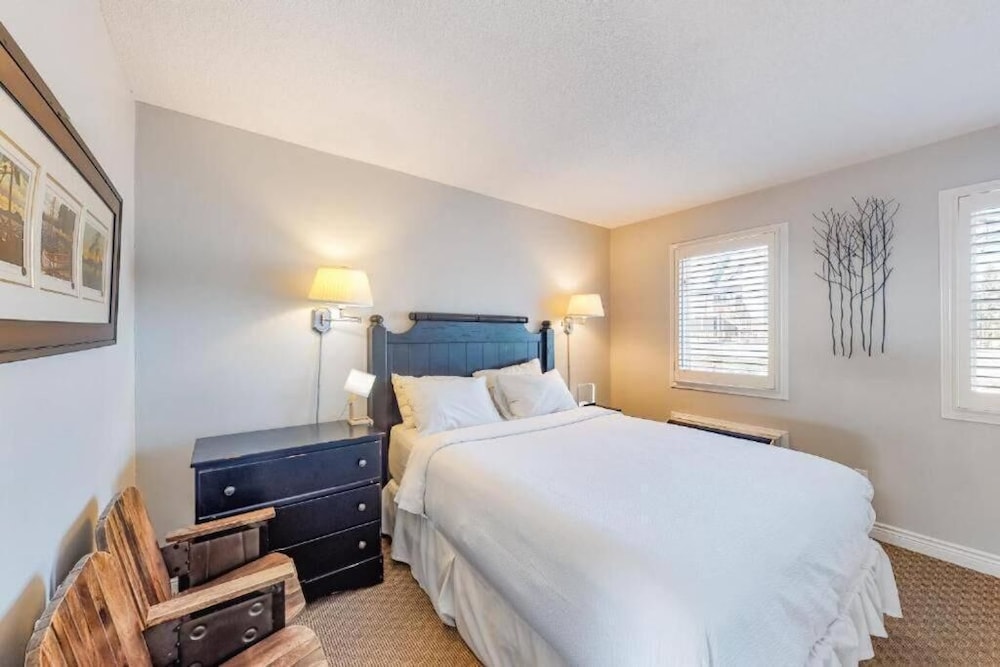 Steps to the Hill 1 Bedroom Wifi Crave TV