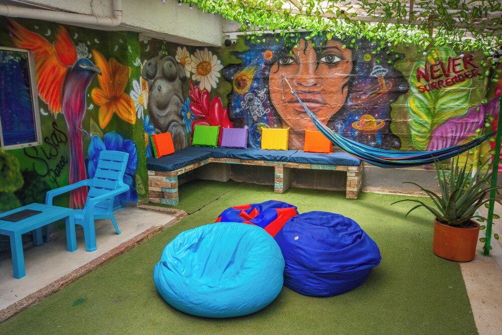 Blue Coast Hostal - Hostel