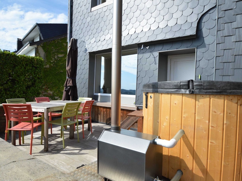 Rochehaut Hideaway With Tub