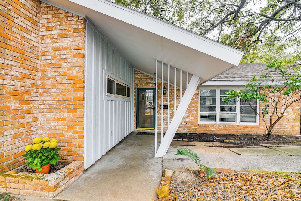 12 Mi to Dtwn Houston: Peaceful Home w/ Yard!