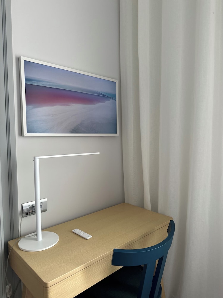 Amalie Suites