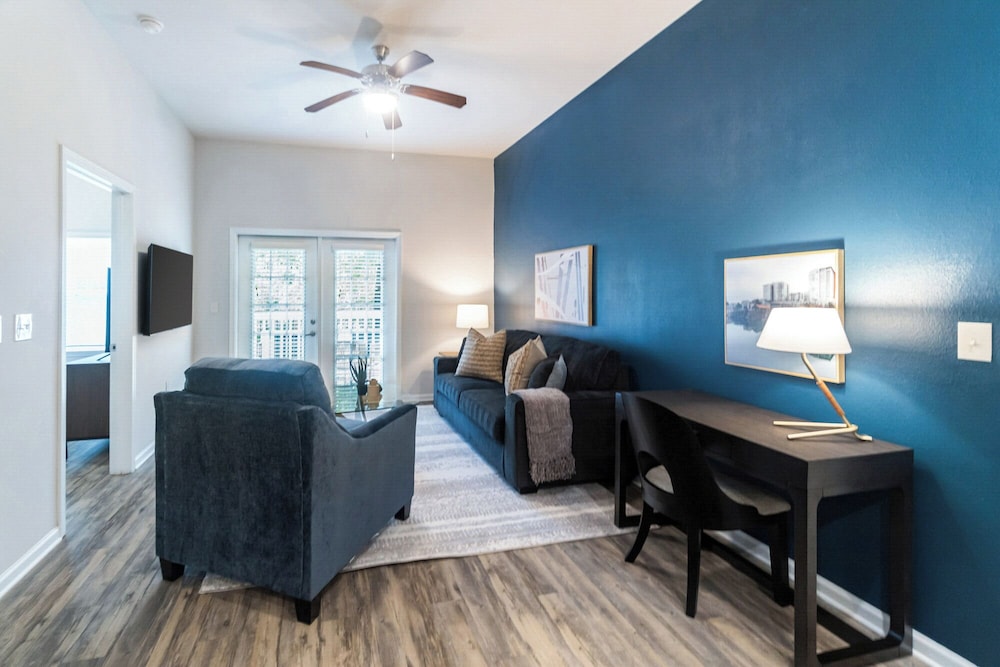 Landing Apartments - University City North