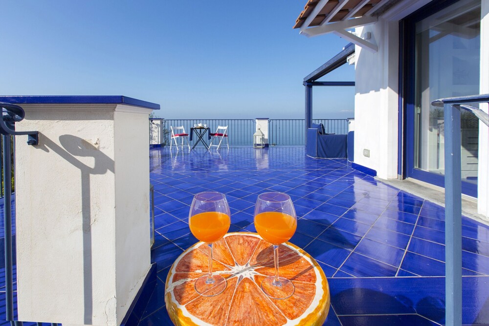 Villa Blue Skyline