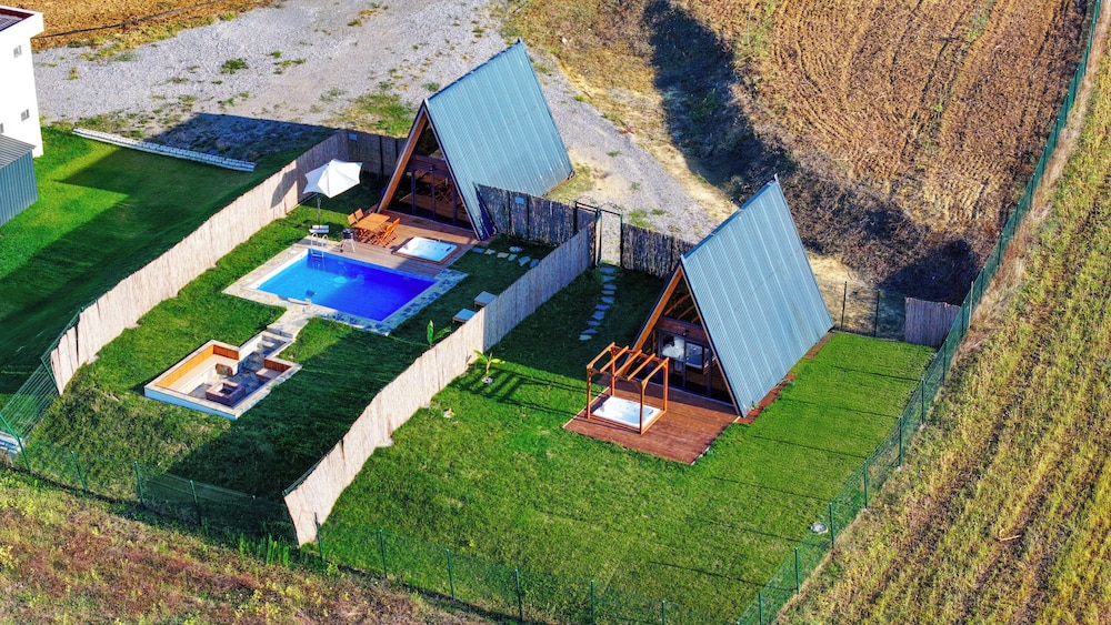 DOĞA AKMEŞE BUNGALOV