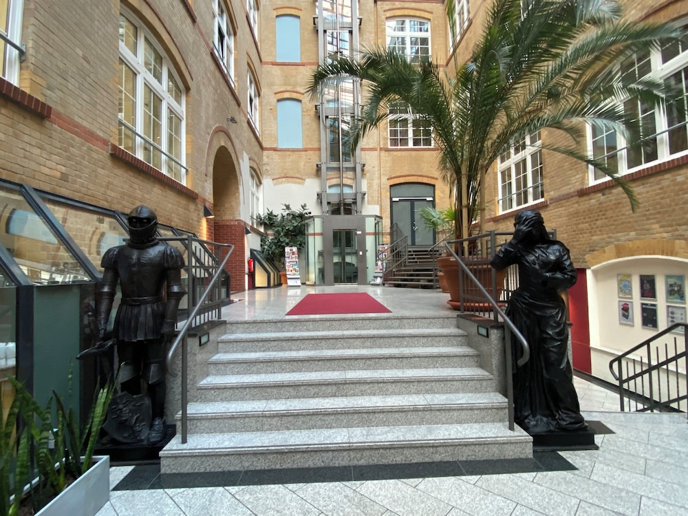 Singer109 Hostel