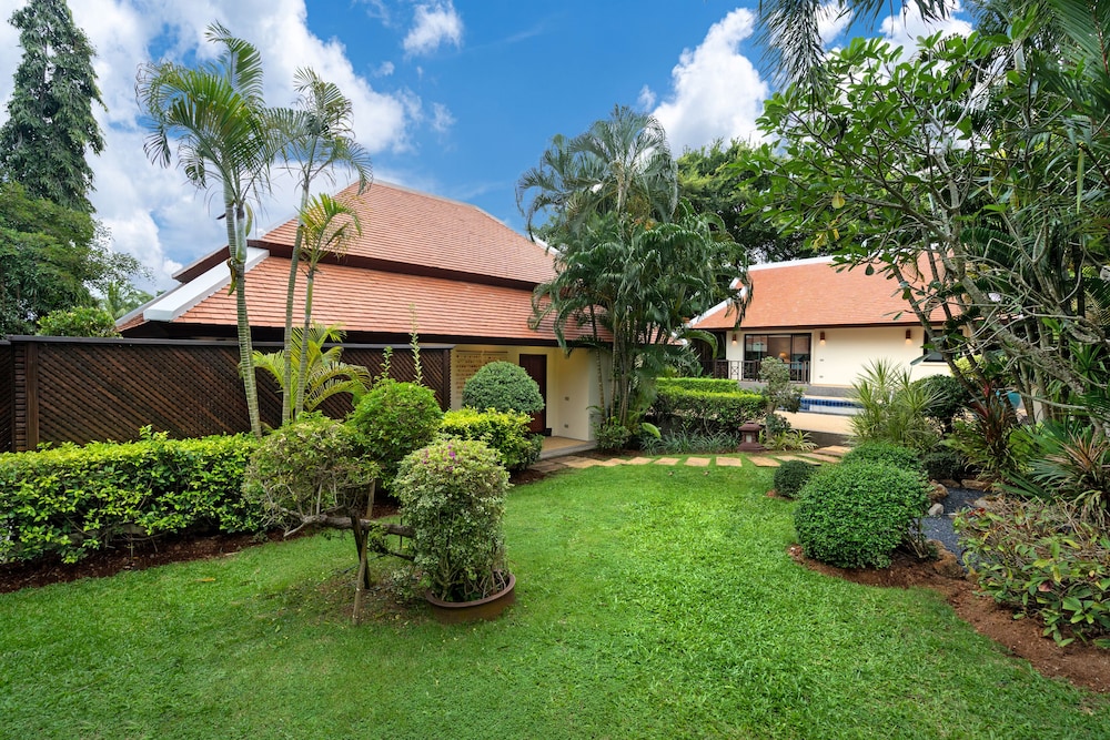 Nai Harn Baan-Bua Villas