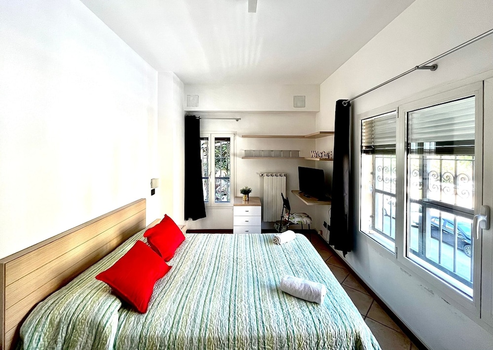 Modern apartment center of Bologna view 3