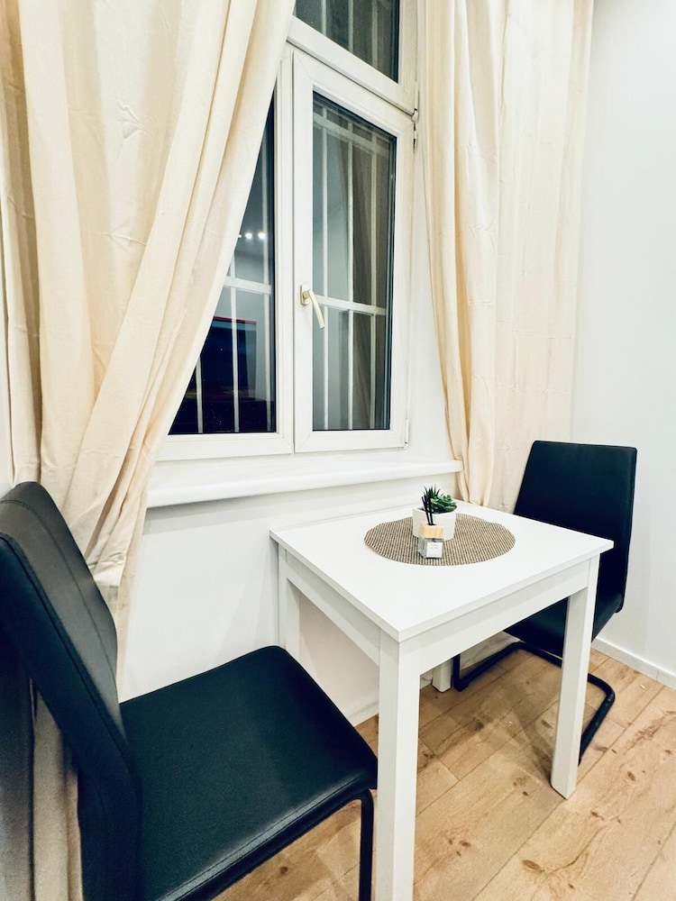 Elegant Five Bedroom Residence Alterlaa