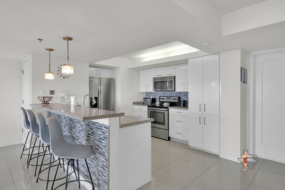 Bahia Mar-Solare Beachfront & Two Pools