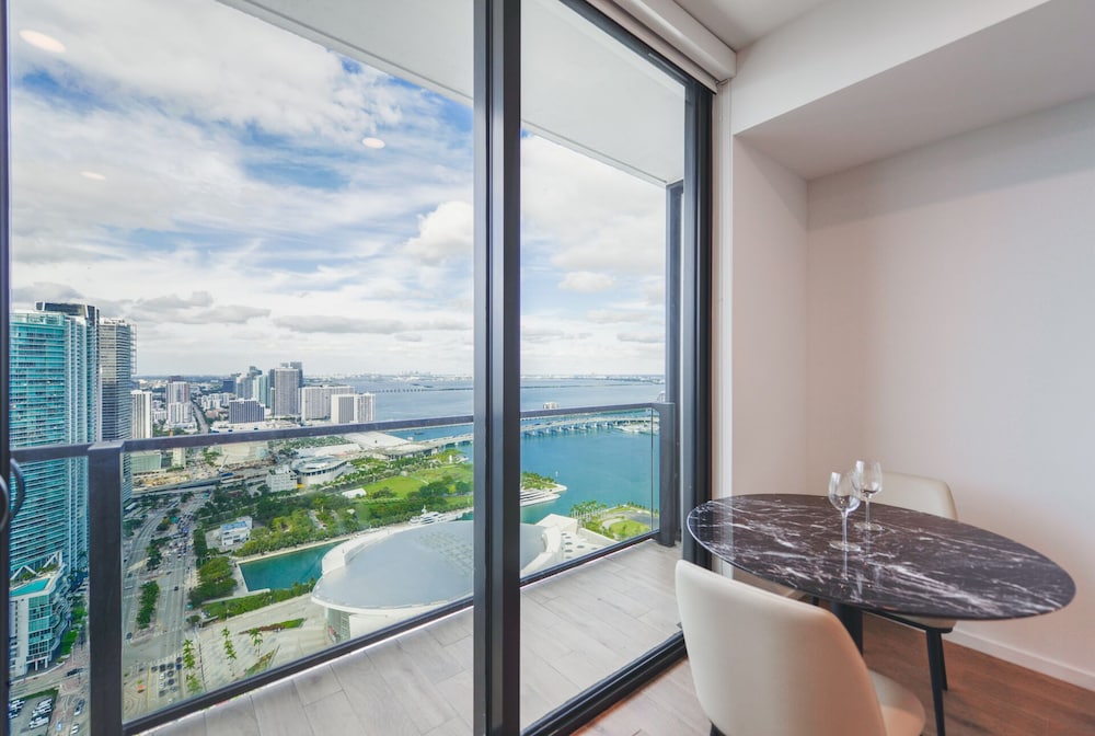 Stylish Studio with City View in Bayside