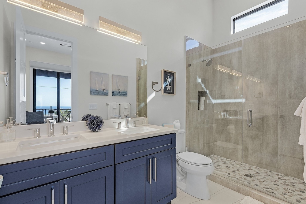 749 Paradise Pointe New Luxury Build 7 Bedroom Home