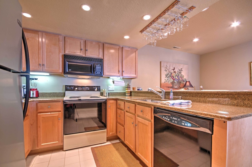 Luxe Lakeside Regatta Bay Getaway w/ Pool Access!