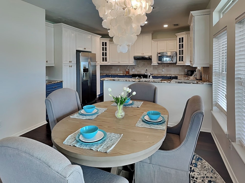 West Bay Getaway by Ryson Vacation Rentals