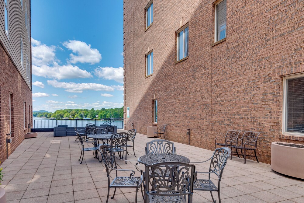 Community Pools & Beach: Smith Mountain Lake Condo