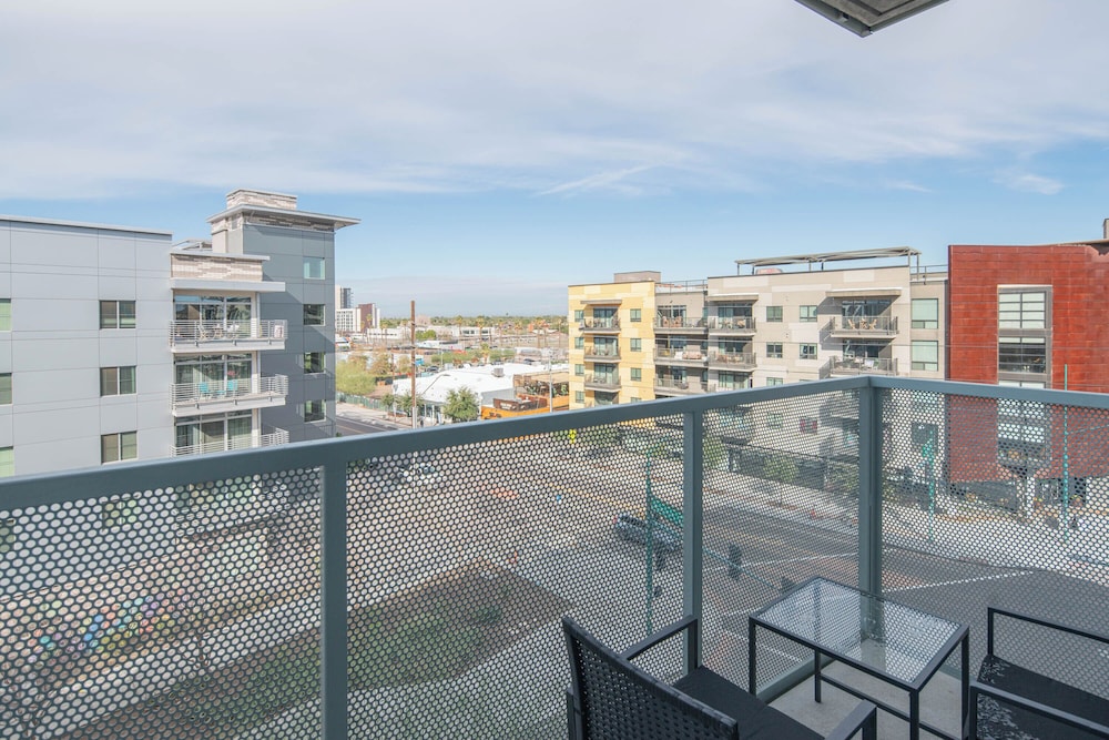 ROVE LIVING/KL - Roosevelt Point