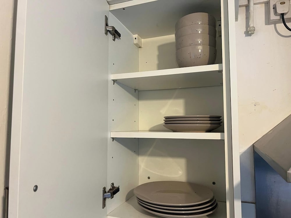 Lena St - 3 Bedroom House - Sleeps 6 - Wifi