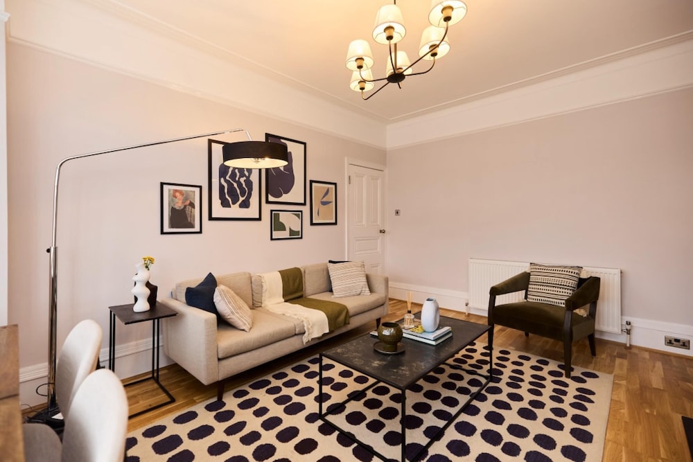 The Cranley Gardens Escape - Spacious 2bdr Flat