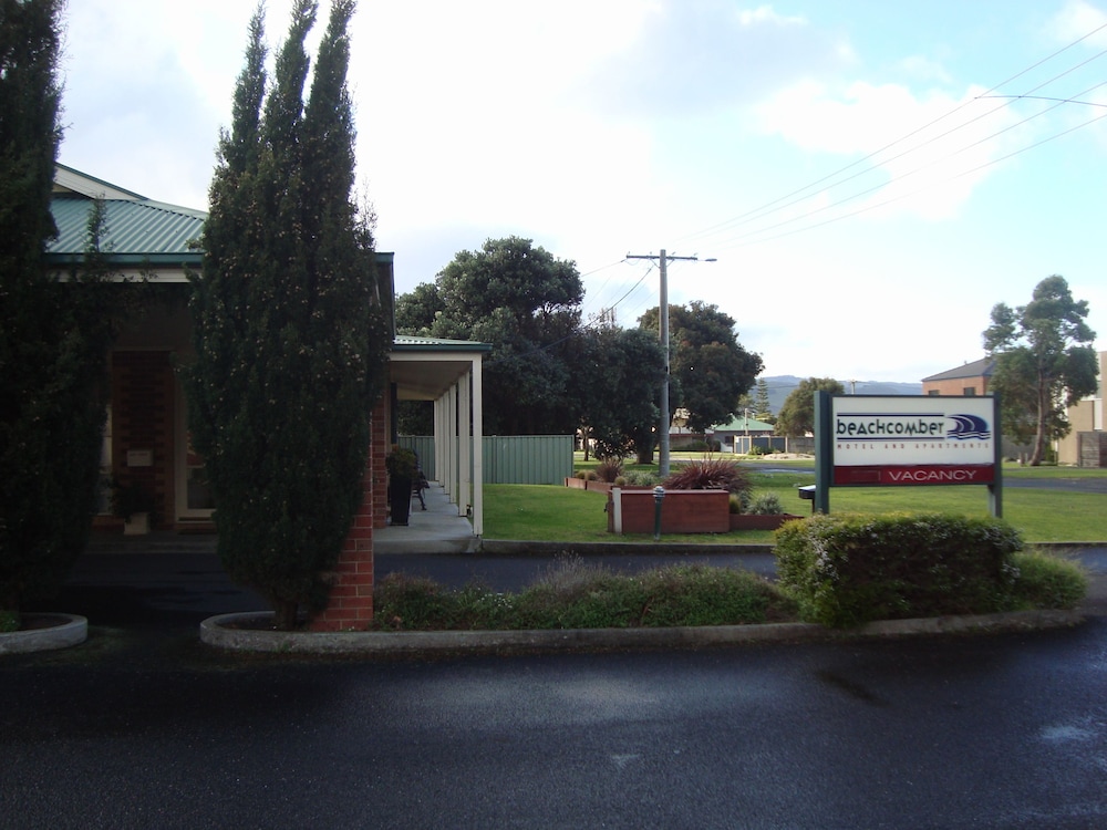 Beachcomber Motel And Apartments